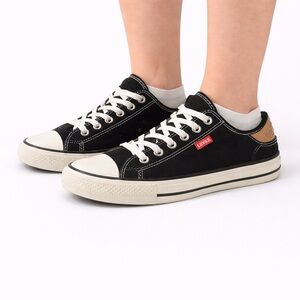 Size 9.5 Men’s/ 11.5 Women’s Levi’s Stan Buck Black Canvas Sneakers